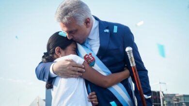Imagen del gobernador Llaryora durante el acto de proclamación de Las Higueras como ciudad