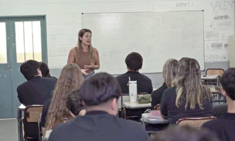 Docentes en una clase de educación financiera