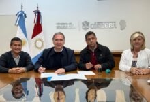 Firma del convenio entre el Ministerio de Educación y la Municipalidad de Valle Hermoso