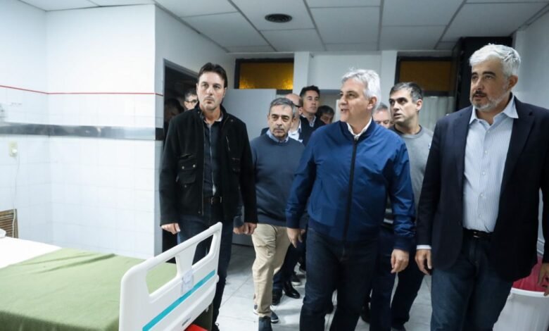 Gobernador Llaryora entrega ambulancias en Marcos Juárez