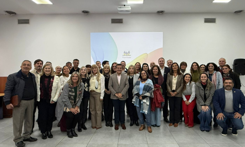 Funcionarios provinciales en una reunión para discutir la agenda interministerial de educación y desarrollo productivo