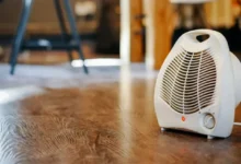 Imagen de una familia segura en su hogar con calefacción eléctrica