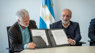 Firma del convenio entre el Ministerio de Infraestructura y Servicios Públicos de la Provincia de Córdoba y la Fundación IVY