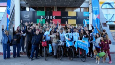 Ciclistas con la bandera de Argentina