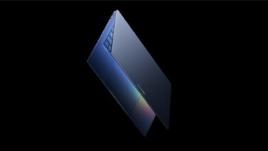 Imagen de un Googlebook y un Chromebook