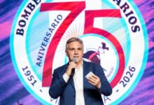 Llaryora en la cena aniversario de los Bomberos Voluntarios de Villa María