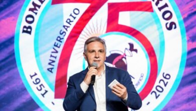 Llaryora en la cena aniversario de los Bomberos Voluntarios de Villa María