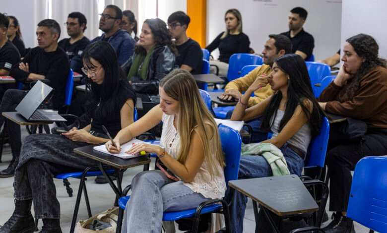 Funcionarios y agentes de gobiernos locales participan en un taller sobre comunicación pública efectiva