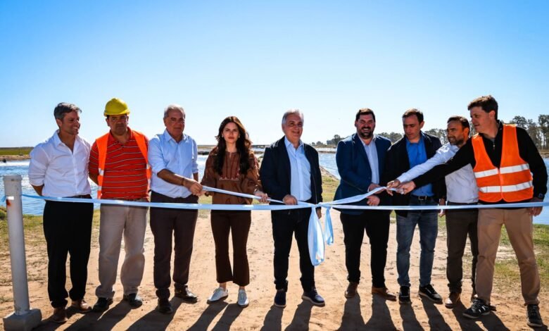 Imagen de la inauguración de la planta depuradora de líquidos cloacales en Laboulaye
