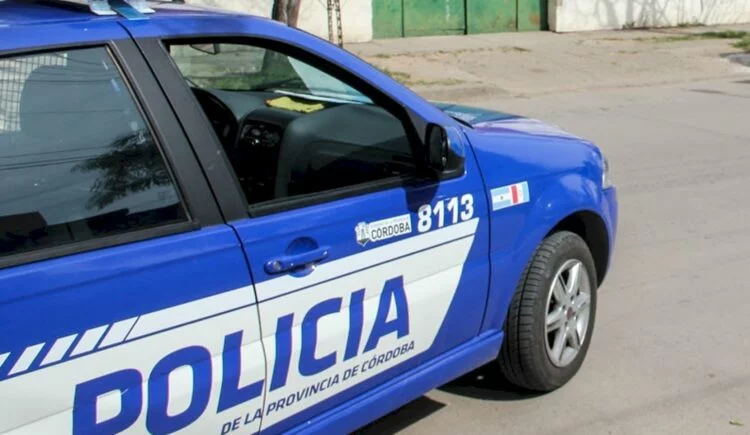Imagen de la policía deteniendo a un cuidacoches en Cerro de las Rosas