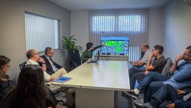 Delegación brasileña visitando IDECOR y FCEFyN