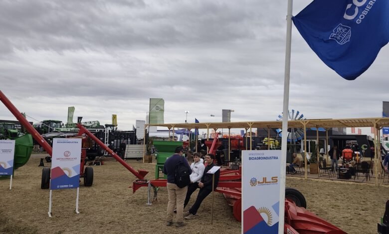 Imagen de maquinaria agrícola en un campo de Córdoba