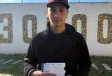 Vecinos recibiendo sus DNI en Campo de La Ribera