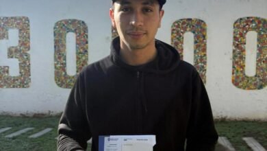 Vecinos recibiendo sus DNI en Campo de La Ribera