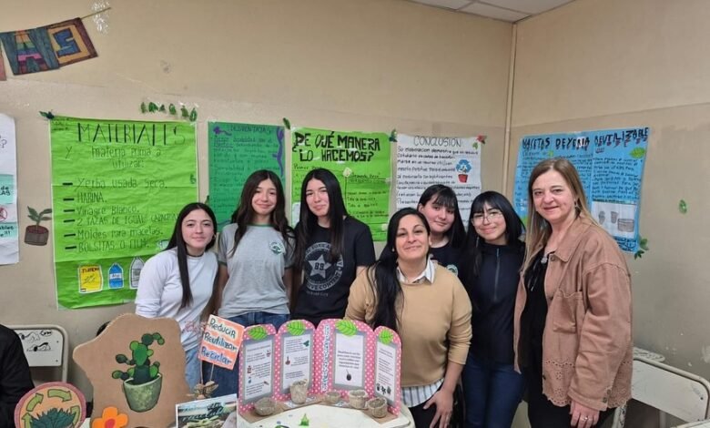 Estudiantes y docentes participando en la Feria de Ciencias 'Alberto Maiztegui'