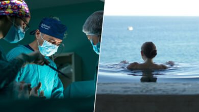 Paciente sonriente en una habitación de hospital con vistas al mar