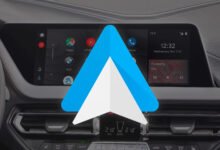 Imagen de una pantalla de Android Auto con una videollamada en curso