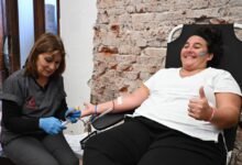 Voluntarios donando sangre en una jornada de donación en Córdoba