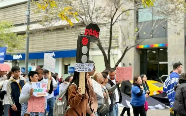 Imagen de una movilización por la discapacidad en la Plaza San Martín de Córdoba