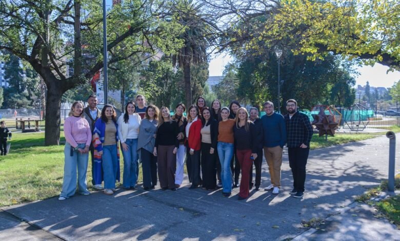 Emprendedores reunidos en una mesa de diálogo para construir una agenda conjunta