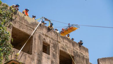 Integrantes de la brigada de rescate de Córdoba preparándose para viajar a Venezuela