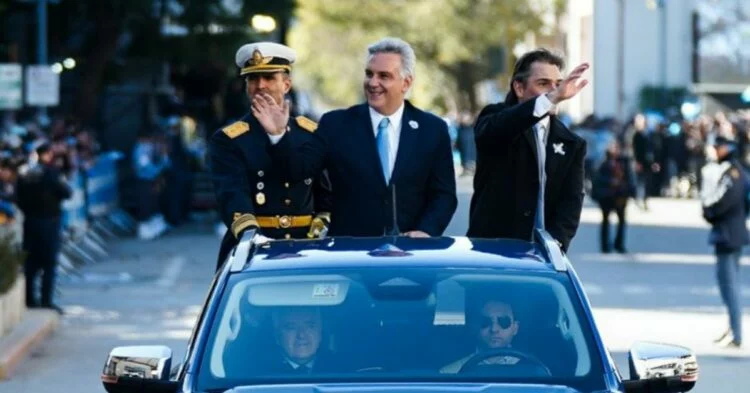 Llaryora encabezando el acto provincial por el Día de la Bandera en Bell Ville