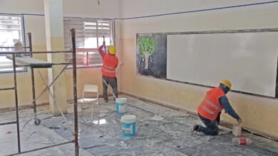 Imagen de una escuela en Córdoba con estudiantes y docentes
