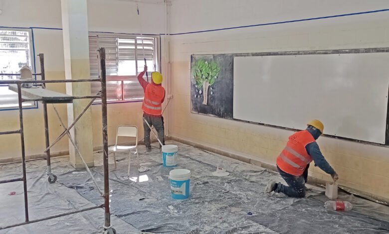 Imagen de una escuela en Córdoba con estudiantes y docentes