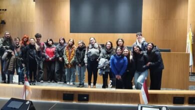 Imagen de los estudiantes participando en el taller de cómics