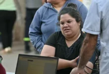 Personal de la Defensoría del Pueblo de Córdoba atendiendo a la comunidad en el Centro Vecinal de General Arenales