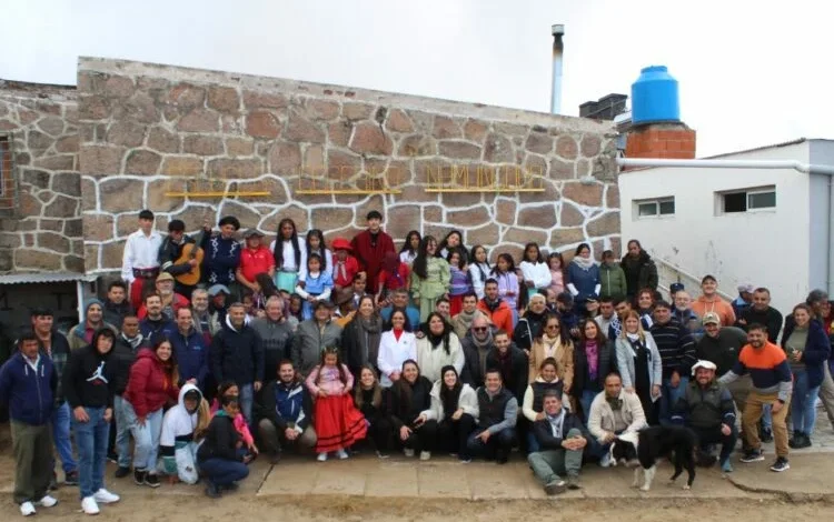 Estudiantes y docentes de la Escuela Albergue Ceferino Namuncurá en la Pampa de Achala