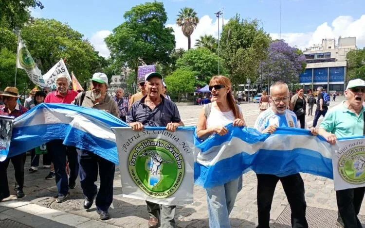Reunión entre el arzobispo Rossi y el Foro Solidario Córdoba