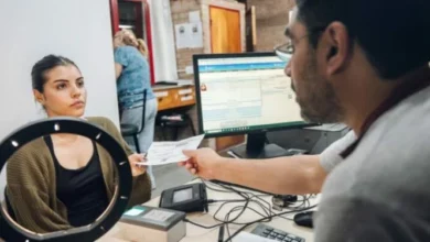 Foto de un Centro de Participación Comunal en Córdoba con personas realizando trámites