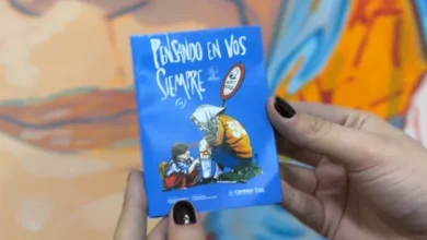Imagen de Abuelas de Plaza de Mayo con el fixture del Mundial