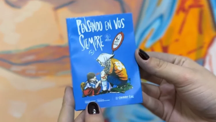 Imagen de Abuelas de Plaza de Mayo con el fixture del Mundial