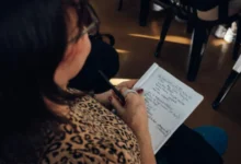 Imagen de una persona en un curso de capacitación laboral