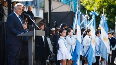 Desfile cívico-militar en Bell Ville por el Día de la Bandera