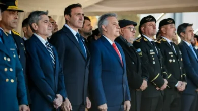 Cadetes de fuerzas de seguridad jurando lealtad a la Bandera Nacional