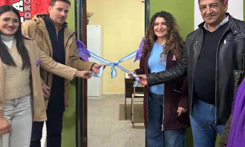 Inauguración de un Punto Mujer en Córdoba, con autoridades y mujeres de la comunidad.