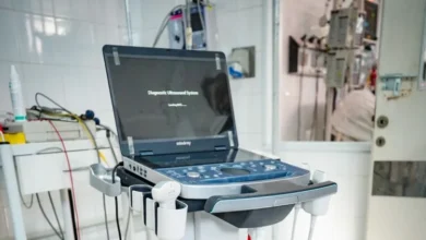 Imagen del nuevo ecógrafo portátil en la Unidad de Terapia Intensiva del Hospital Córdoba