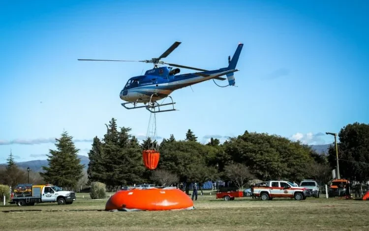 Pilotos en entrenamiento para combatir incendios forestales en Córdoba