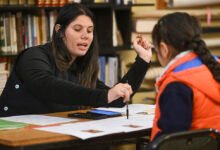Imagen de estudiantes realizando la evaluación PRISMA FCL 2026