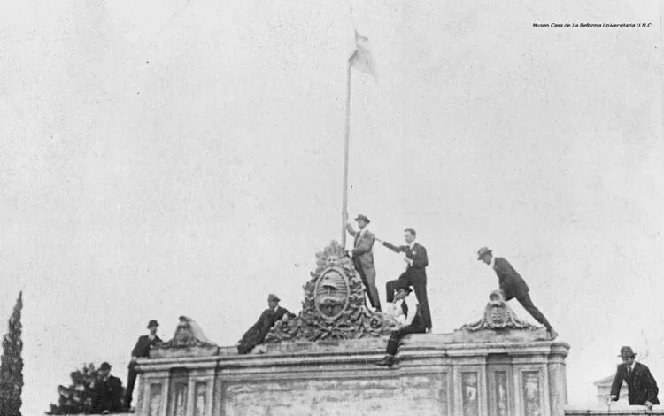 Imagen conmemorativa del 108° aniversario de la Reforma Universitaria en la Universidad Nacional de Córdoba