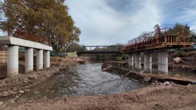 Construcción del nuevo puente en Santa Rosa de Calamuchita sobre el río Santa Rosa