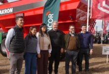 Imagen de la muestra Agroactiva en Armstrong, con stands y maquinaria agrícola