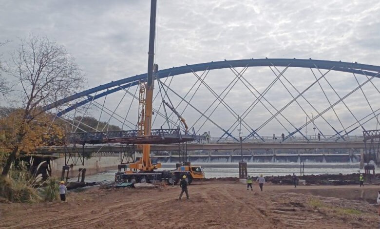 Imagen del puente Vélez Sarsfield durante el operativo de recuperación