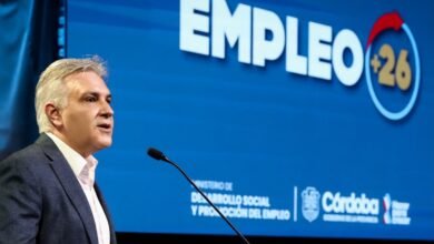 Imagen de personas trabajando en diferentes sectores, con un título que dice Empleo +26