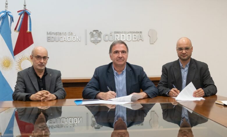 Firma de convenios para mejorar la infraestructura escolar en Córdoba