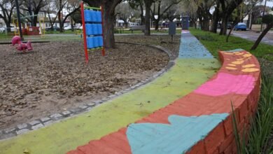 Imagen de la plaza de Barrio Parque Latino en Córdoba antes y después de la renovación