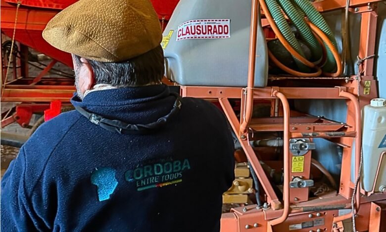Imagen de una inspección fitosanitaria en un establecimiento agrícola